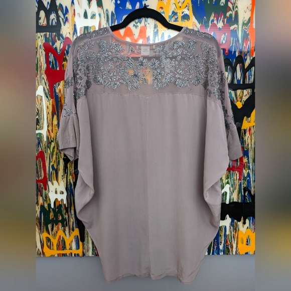 GOLD HAWK 100% SILK +with bamboo trim sleeves and SEQUIN embroidery.  Size Small - Picture 3 of 4